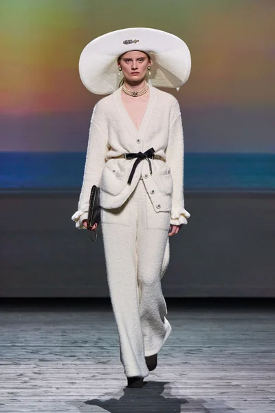 Look 15